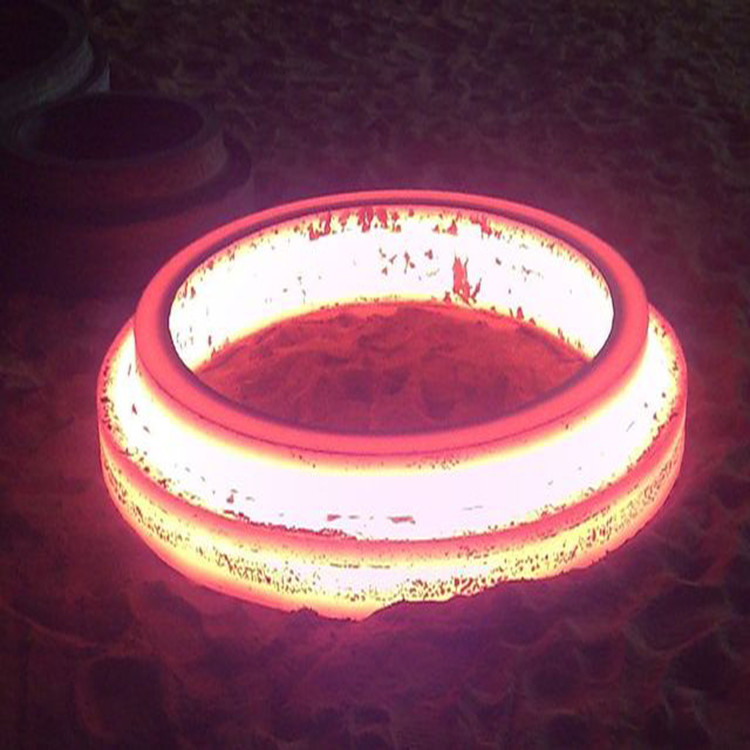 環(huán)形鍛件加熱鍛造后